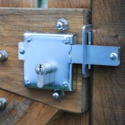 Gatemaster Long Throw Gate Locking Bolt With Cylinder